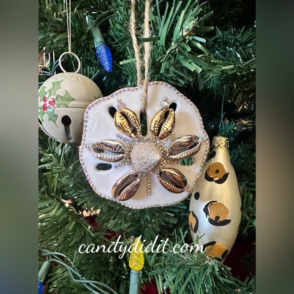 Beautiful Handcrafted Metallic Seashell Twinkle Ornament - Picture 3 of 3